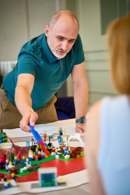 A facilitator discussing the team's shared model