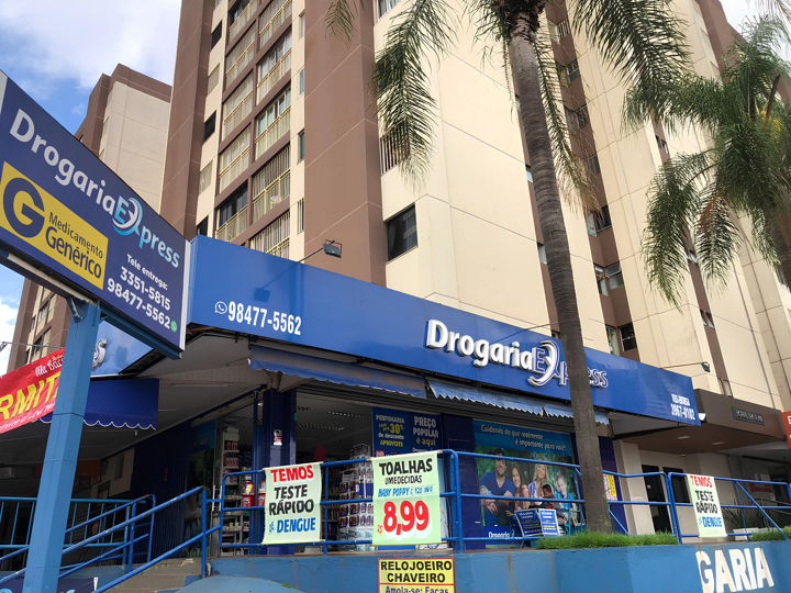 Fachada da Drogaria Express em Taguatinga Sul, Brasília DF