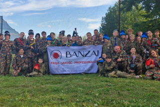 Nasza kadra to zespół pasjonatów, którzy nie tylko doskonale znają techniki jiu-jitsu, ale także z wielką troską i zaangażowaniem podchodzą do każdego uczestnika zajęć.