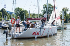 Holowanie dużego koła na 12 os&oacute;b