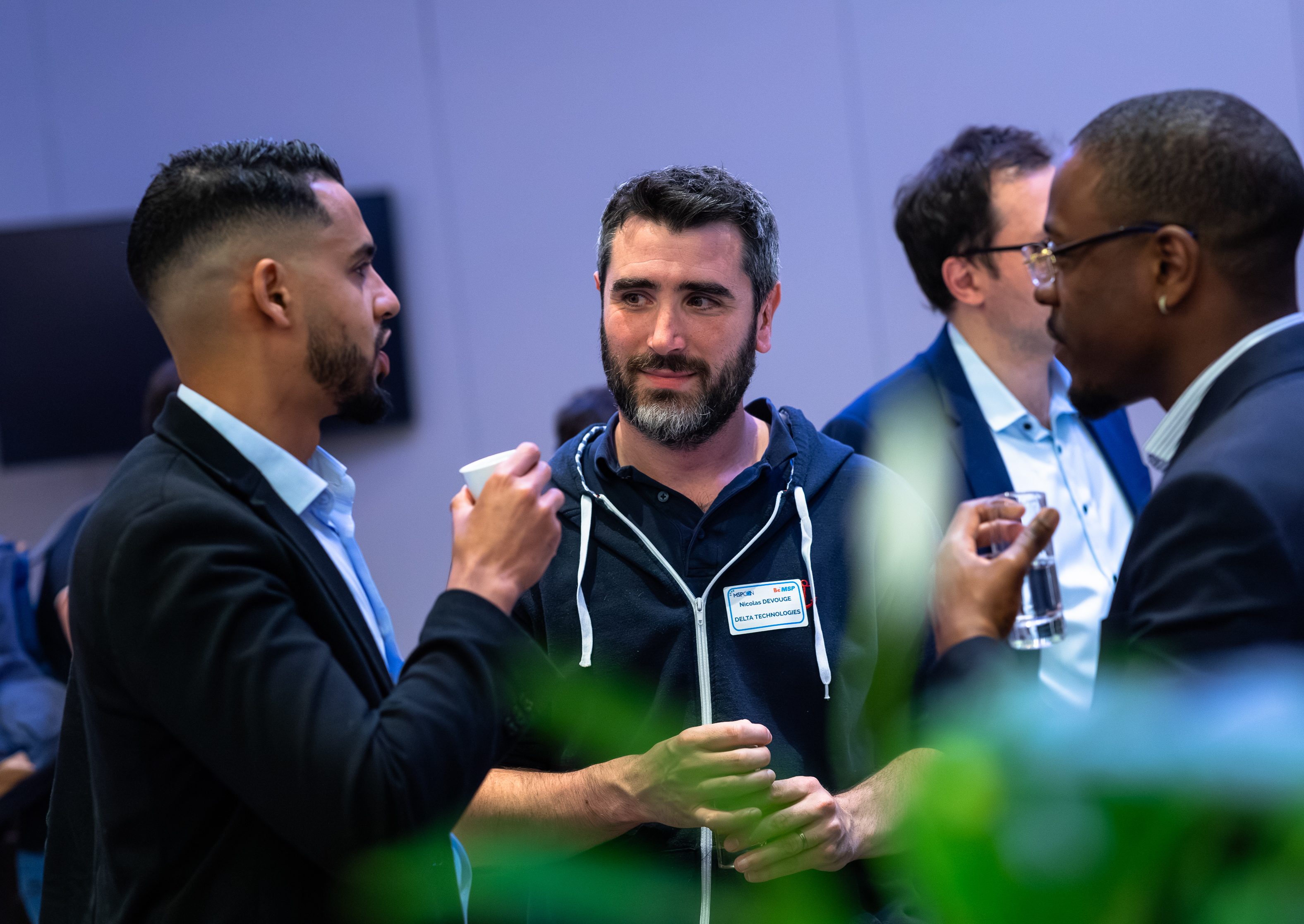 Professionnels échangeant lors d’un événement BeMSP