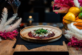 Carpaccio z buraka z kozim serem
