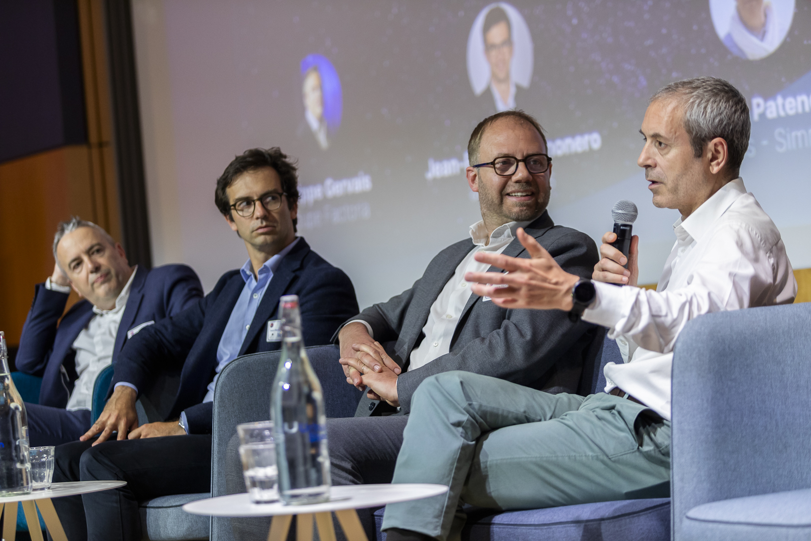 Table ronde lors d’un événement BeMSP